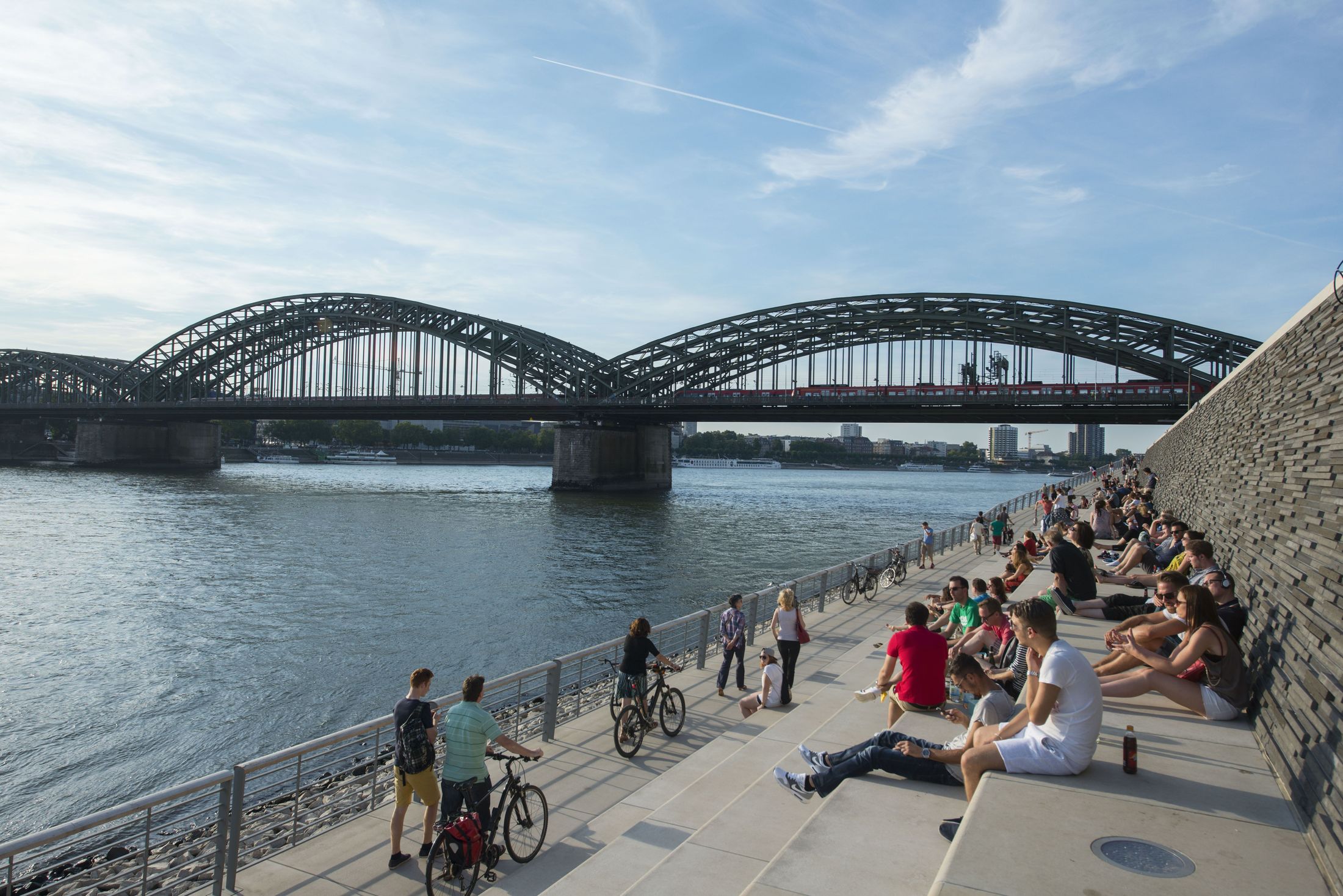 Rheinboulevard Köln Rhein 